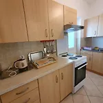 Sandra A4, 80 M From The Апартаменты *