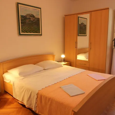 Sandra A4, 80 M From The Apartment Novigrad (Istria)