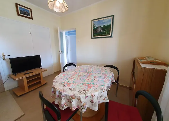 Sandra A4, 80 M From The Apartman *