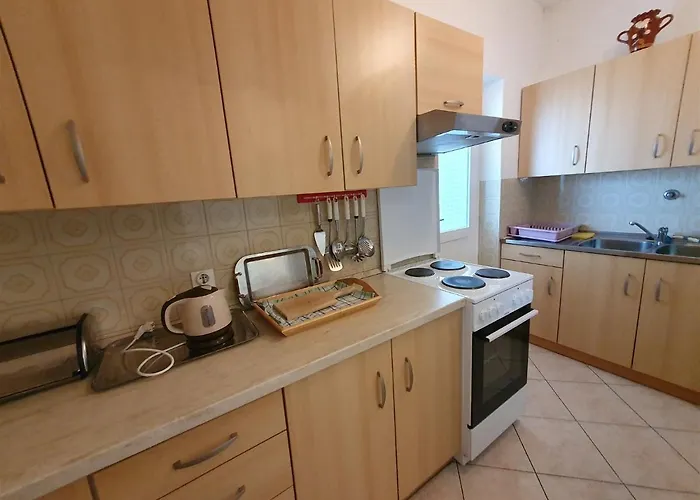 Sandra A4, 80 M From The Apartman *