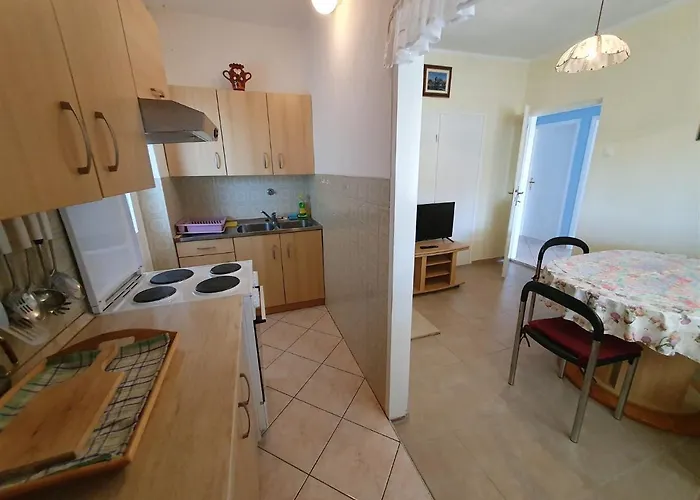 Sandra A4, 80 M From The *