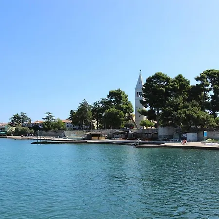 Sandra A4, 80 M From The *