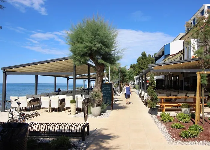 Sandra A4, 80 M From The Appartamento Novigrad Istria