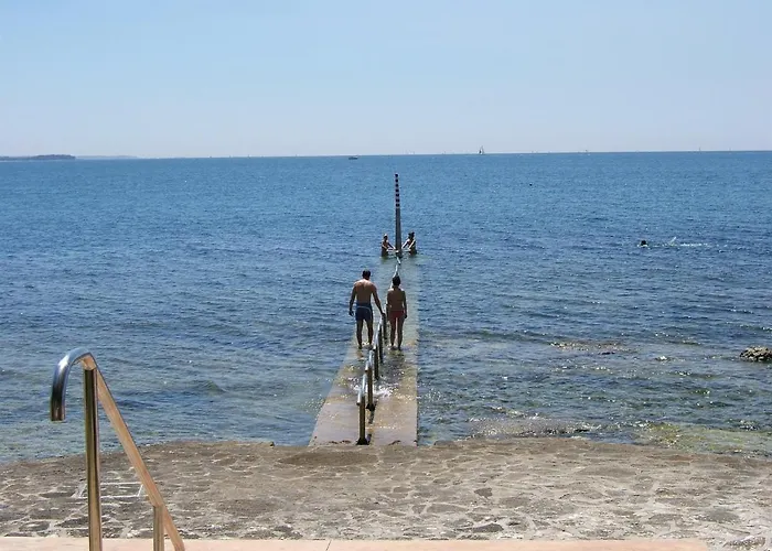 Sandra A4, 80 M From The